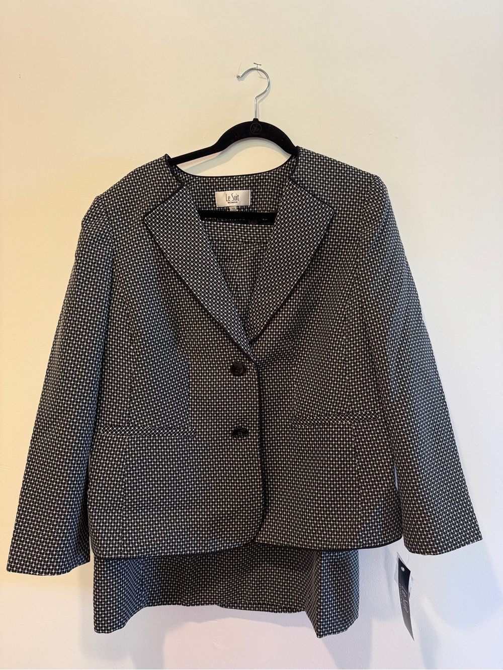 Macy’s Le Suit Black and White Houndstooth Textured Women's Suit